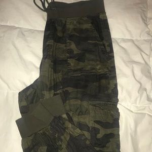 garage camo pants size medium